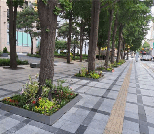 한뼘정원·교통섬정원… 서울시, 1년 반 동안 도로변 곳곳에 2,180개 정원 조성